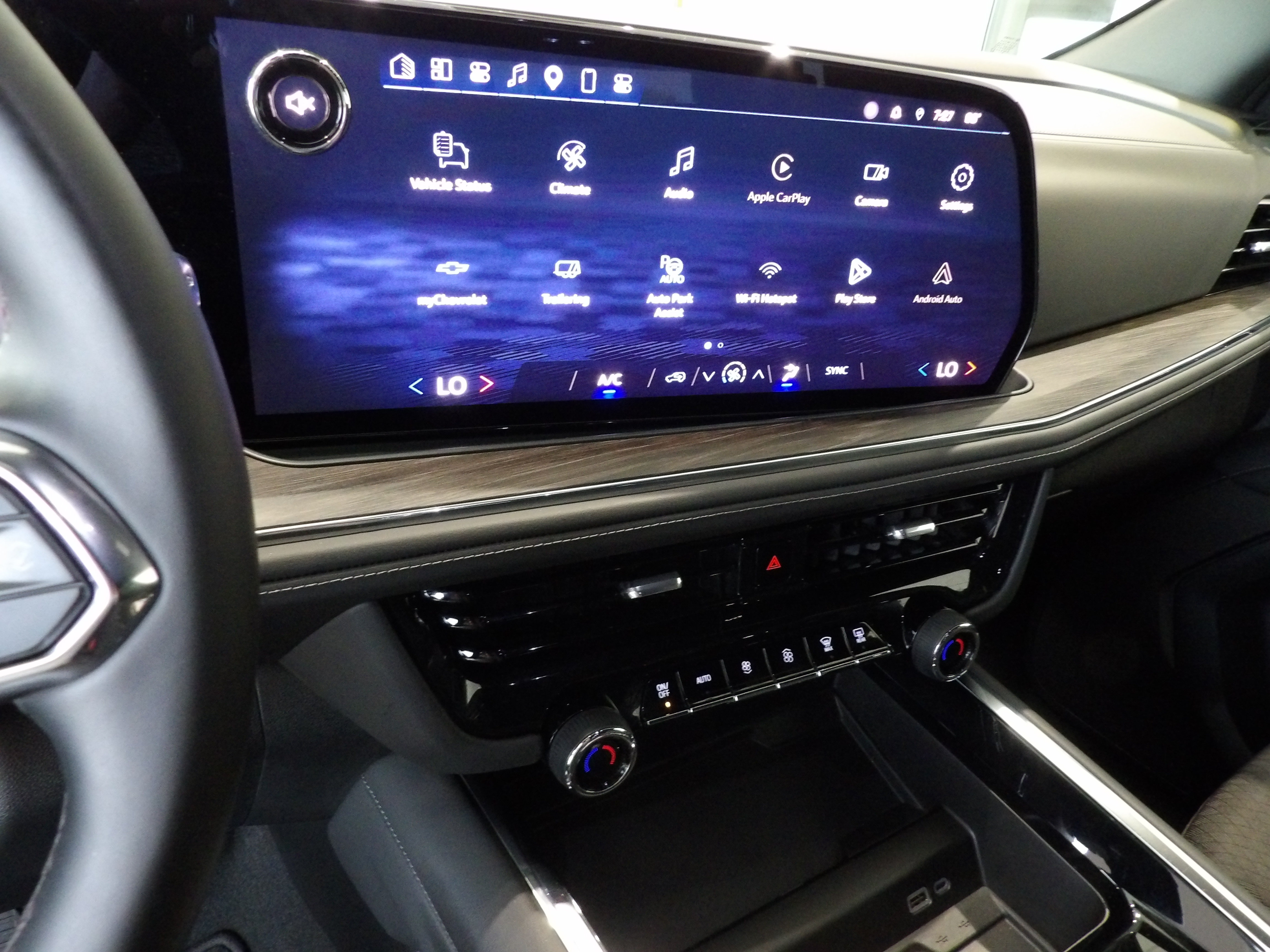 Used 2025 Chevrolet Tahoe LS AWD/4WD image 12