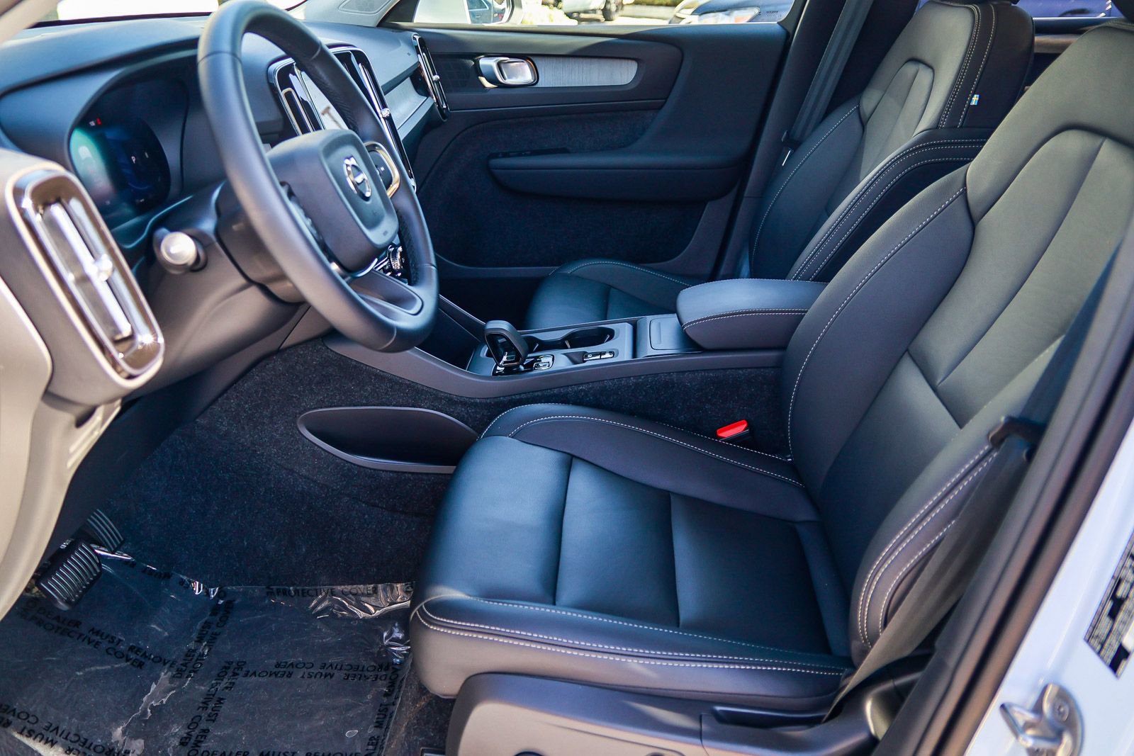 Used 2025 Volvo XC40 B5 Core AWD/4WD image 21