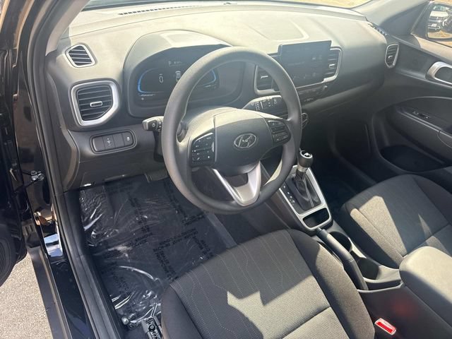 Used 2025 Hyundai Venue SE FWD image 23