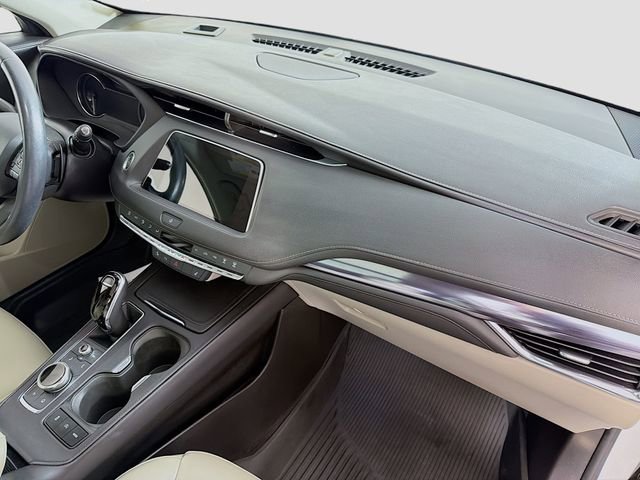 Used 2023 Cadillac XT4 Luxury w/ Cold Weather Package AWD/4WD image 27