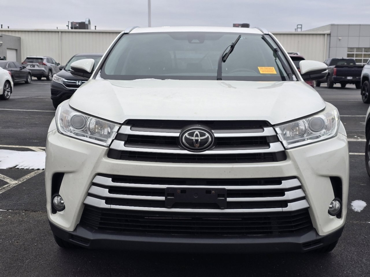 Used 2018 Toyota Highlander XLE image 2
