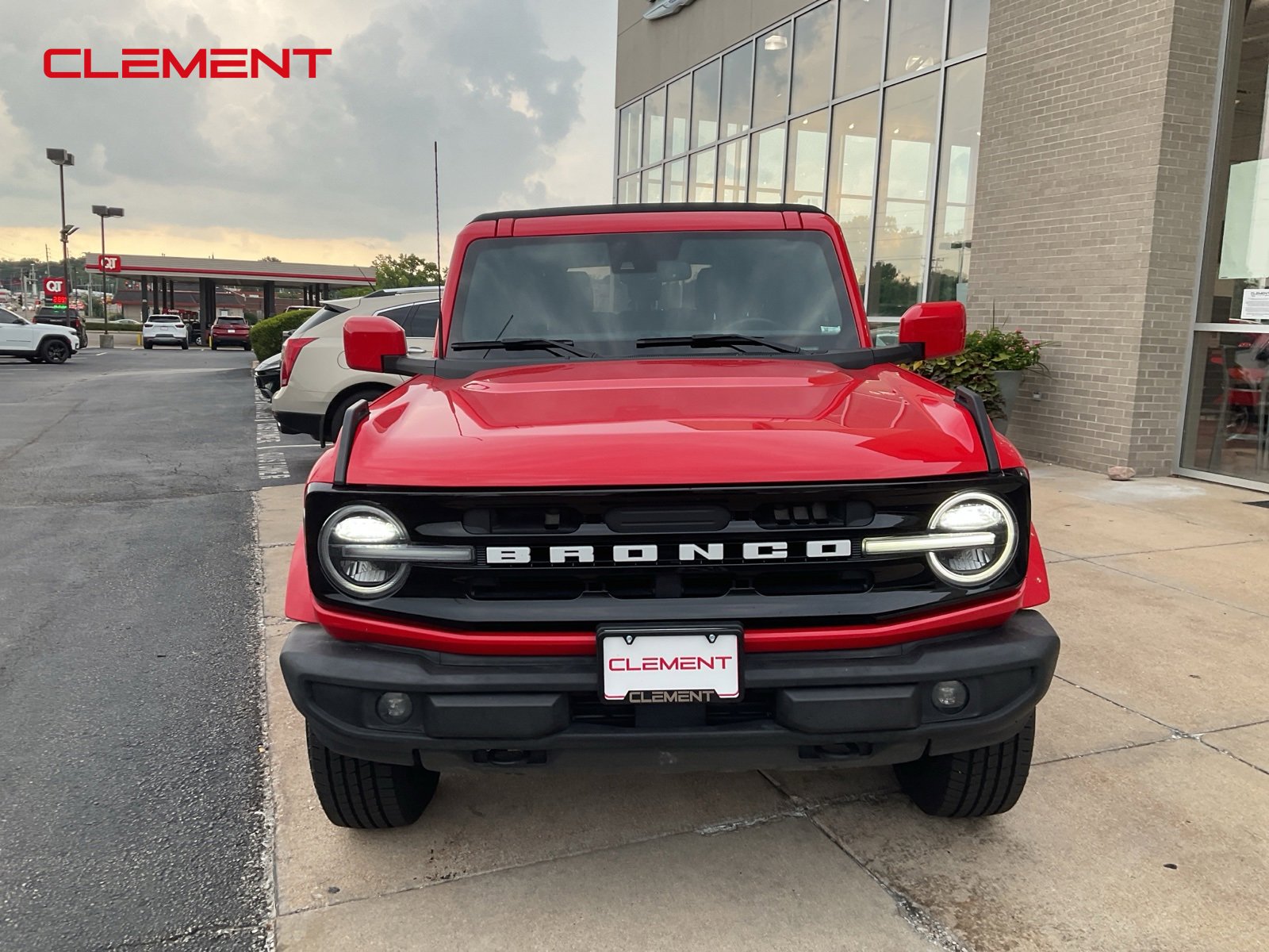 Used 2022 Ford Bronco Outer Banks image 3