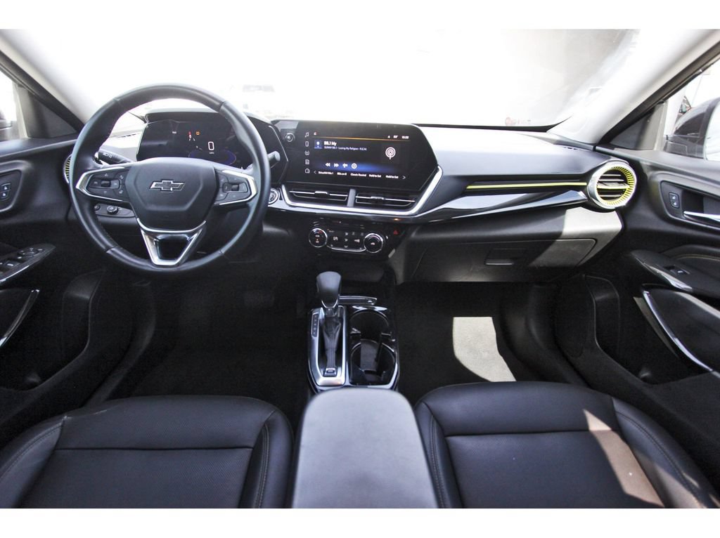 Used 2025 Chevrolet Trax ACTIV w/ Sunroof Package FWD image 9