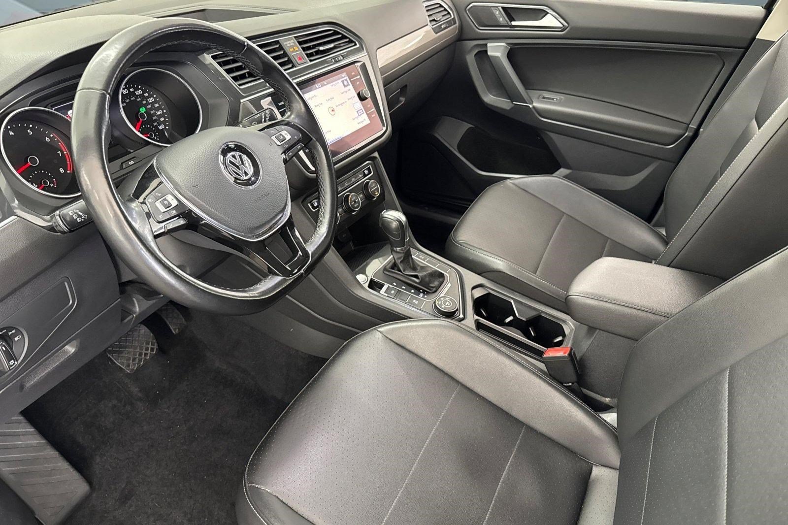 Used 2018 Volkswagen Tiguan SEL AWD/4WD image 4