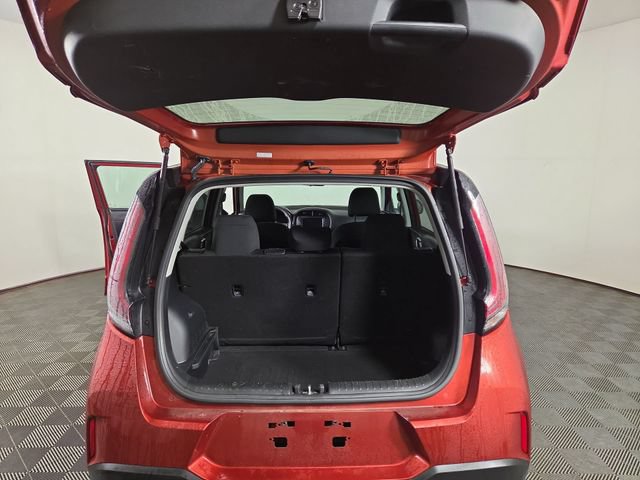 Certified 2025 Kia Soul LX w/ LX Technology Package FWD image 28