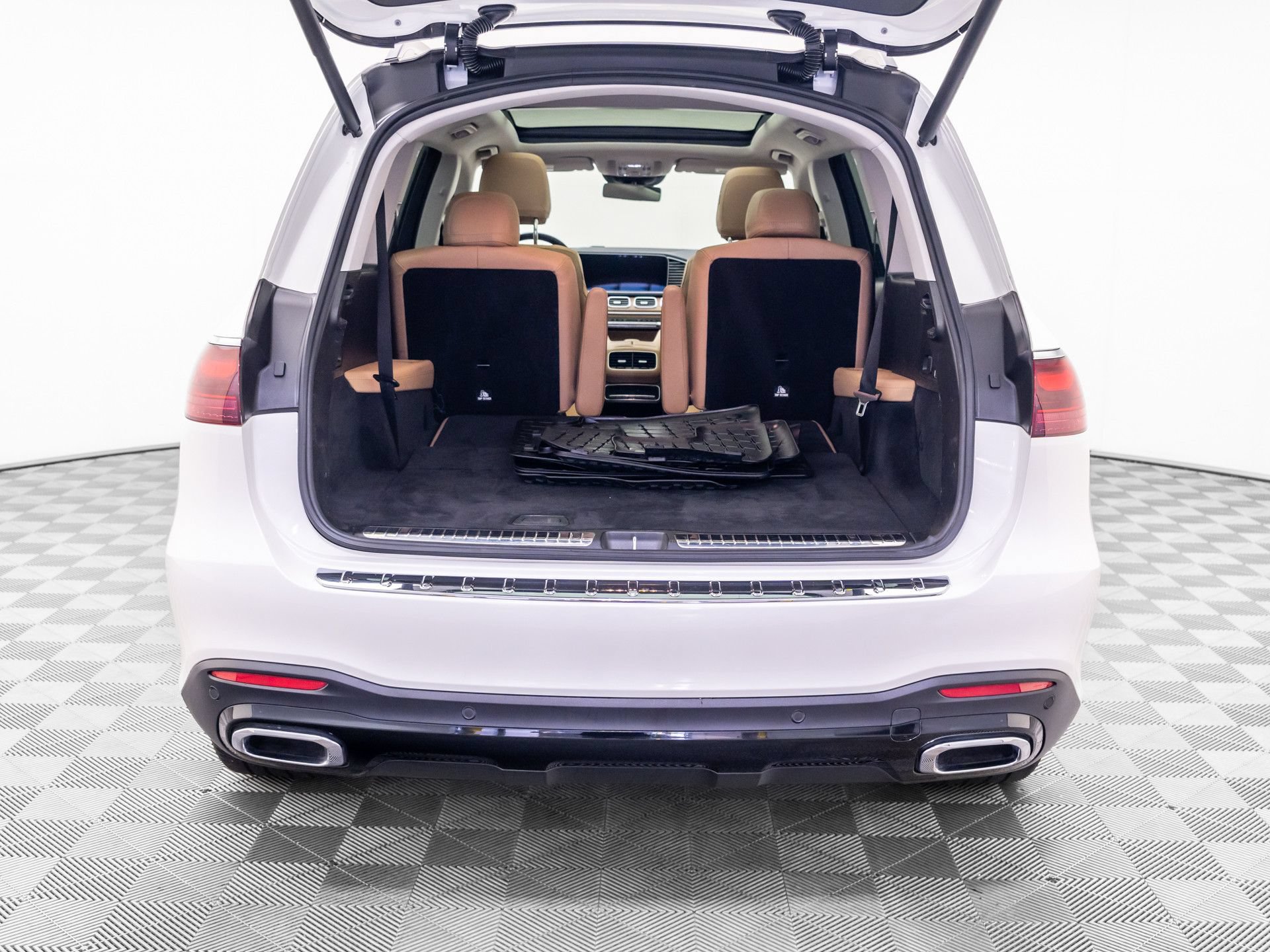 Used 2024 Mercedes-Benz GLS 450 4MATIC image 35