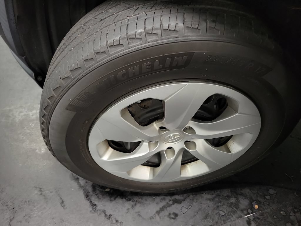 Used 2023 Toyota RAV4 LE AWD/4WD image 13