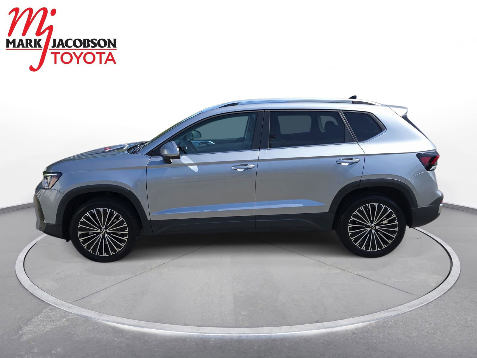 Used 2025 Volkswagen Taos SE image 12