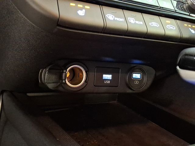 Used 2023 Hyundai Elantra Limited w/ Preferred Accessory Package image 24