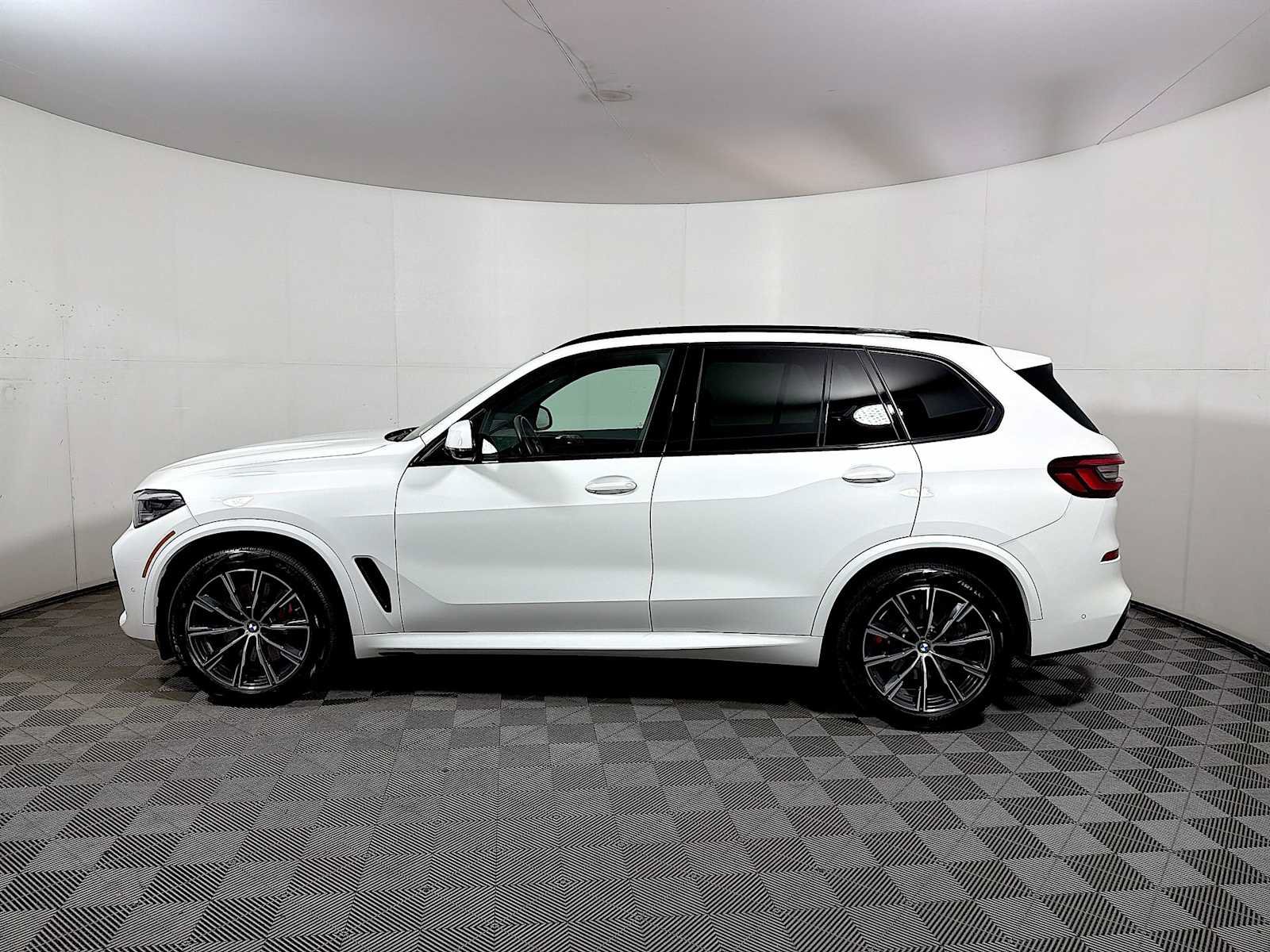 Certified 2023 BMW X5 xDrive40i w/ M Sport Package AWD/4WD image 4