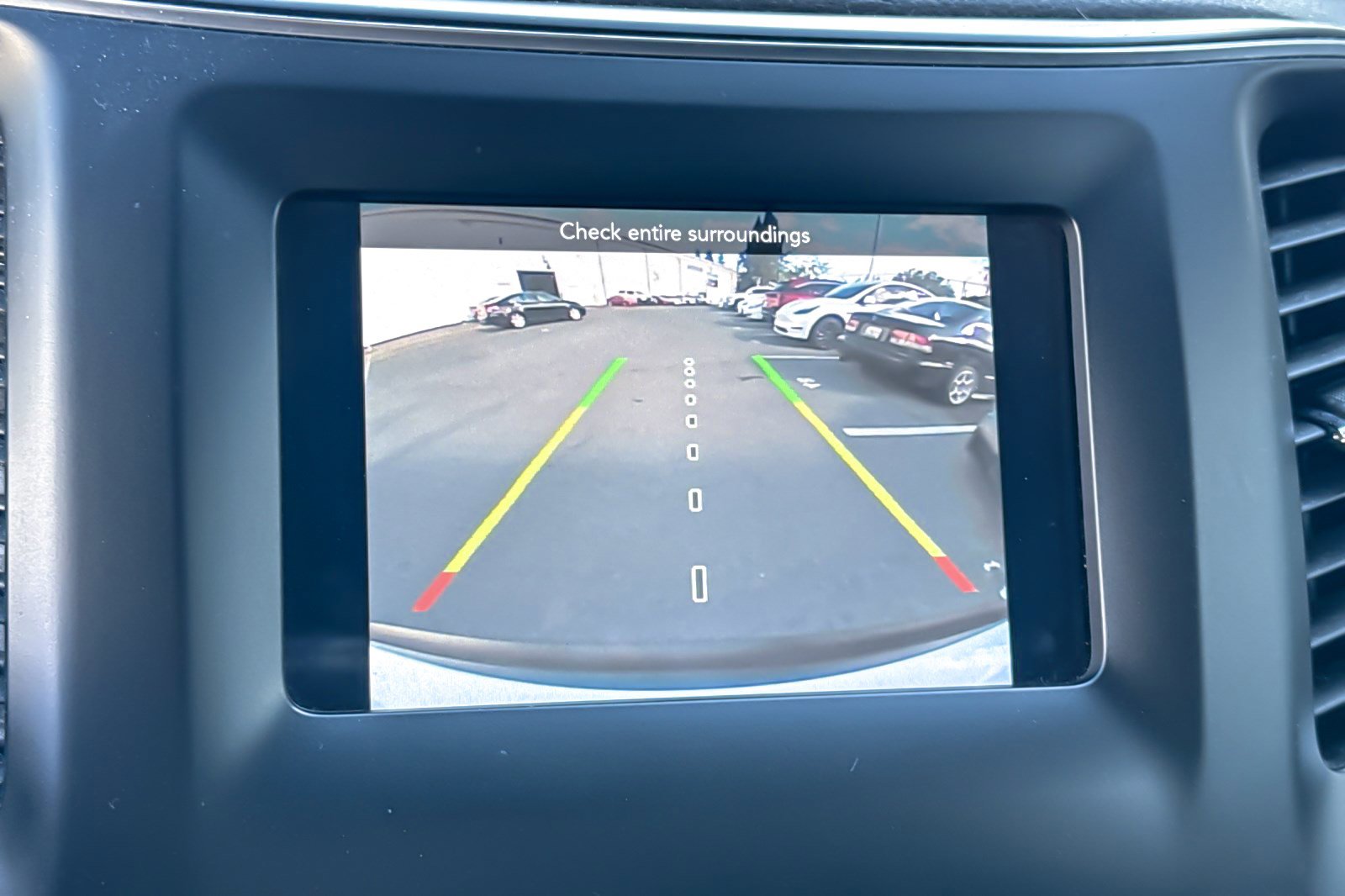 Used 2019 Jeep Cherokee Latitude w/ Popular Appearance Group image 22