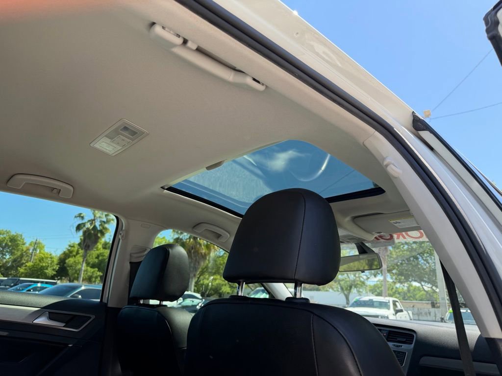 Used 2017 Volkswagen Golf S image 31