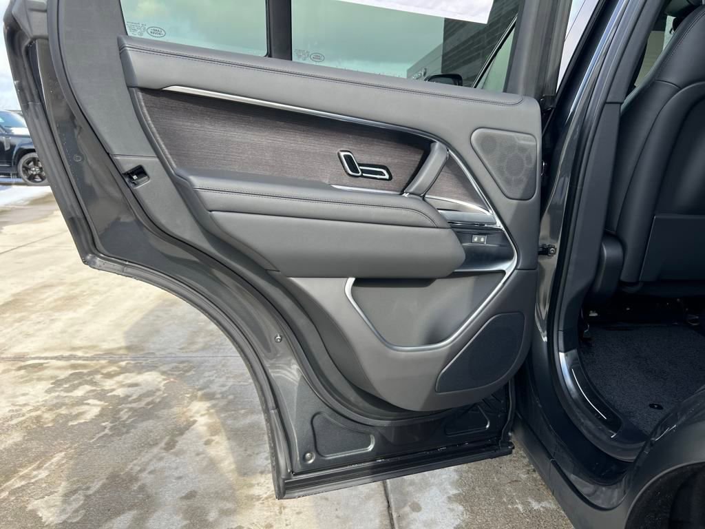 New 2025 Land Rover Range Rover SE image 6