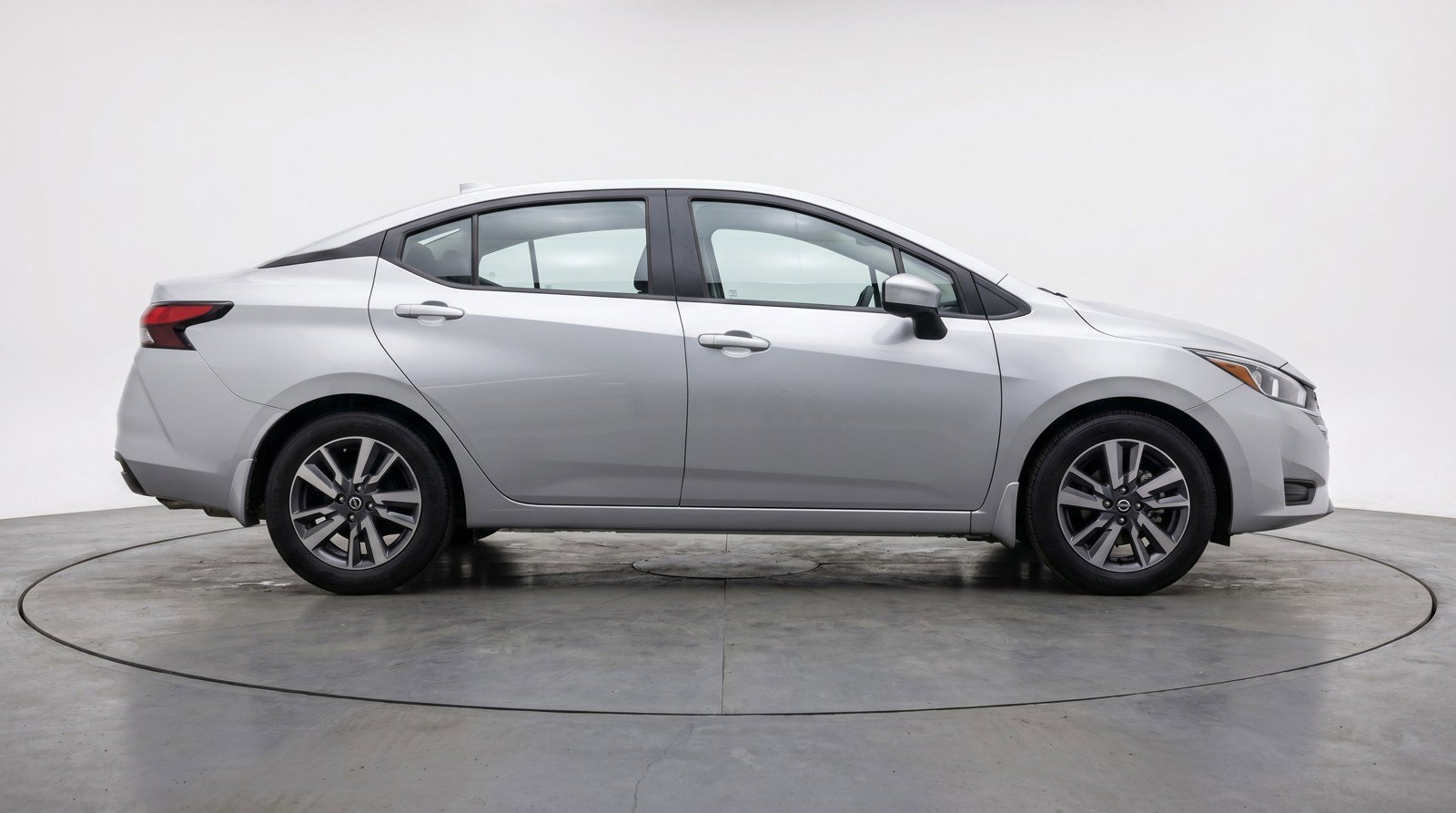 Used 2025 Nissan Versa SV FWD image 11