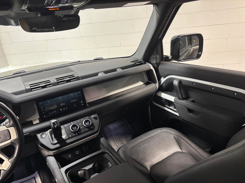 Used 2023 Land Rover Defender 110 SE image 34