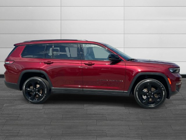 Certified 2025 Jeep Grand Cherokee L Limited w/ Luxury Tech Group II AWD/4WD image 3