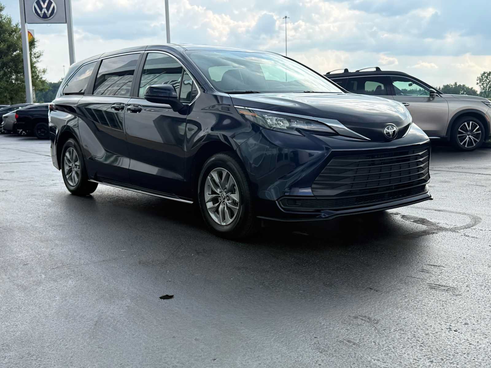 Certified 2026 Toyota Sienna LE AWD/4WD image 3