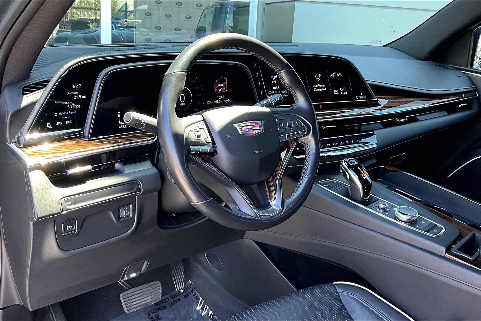 Used 2021 Cadillac Escalade Premium Luxury RWD image 11