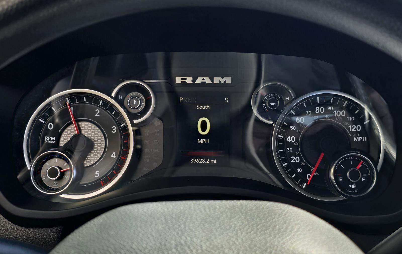 Used 2024 RAM 2500 Tradesman w/ Chrome Appearance Group image 40