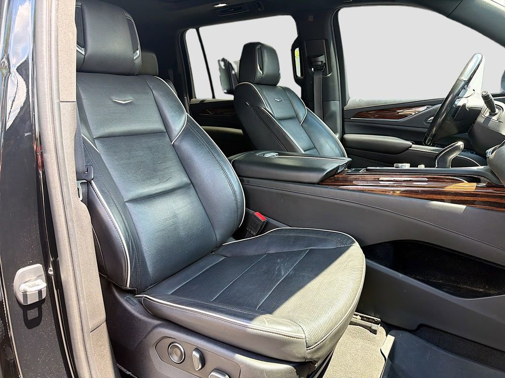 Used 2021 Cadillac Escalade ESV Premium Luxury w/ Driver Assist Tech Package AWD/4WD image 15