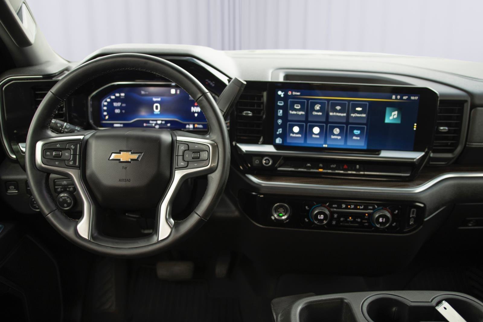 Used 2023 Chevrolet Silverado 1500 LT image 3