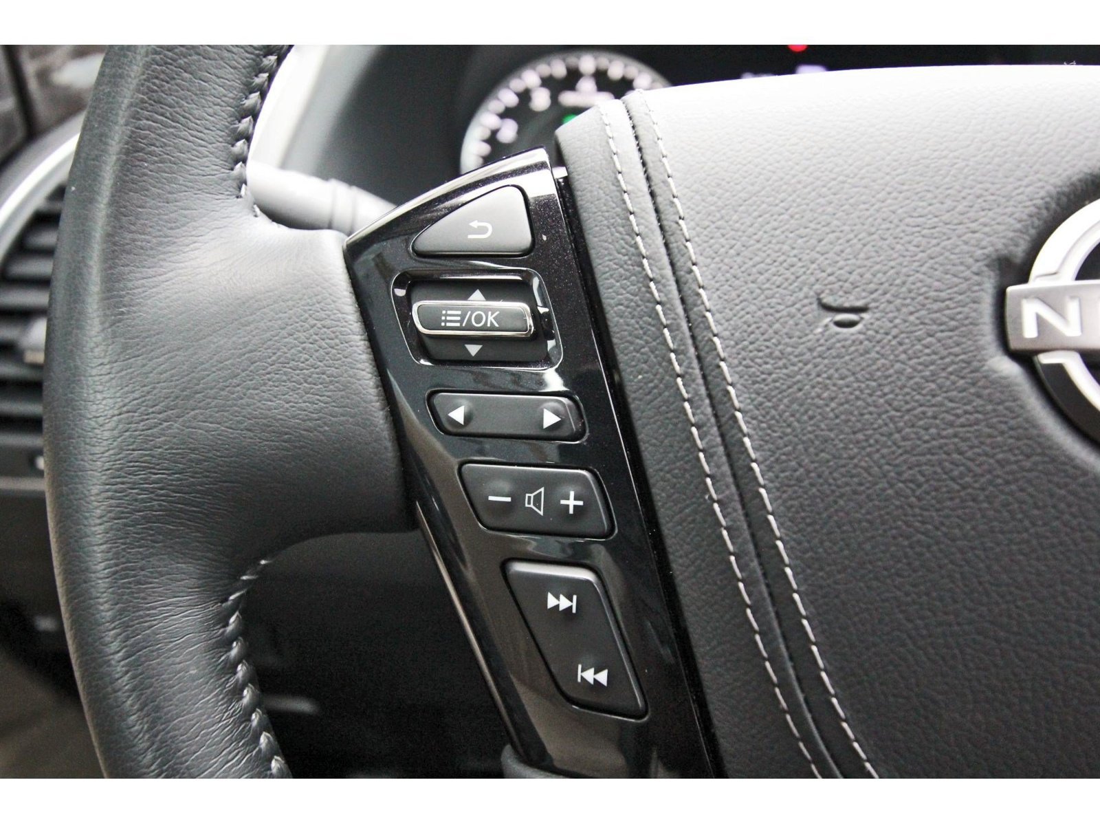 Used 2022 Nissan Armada Platinum w/ Captain's Chairs Package RWD image 20