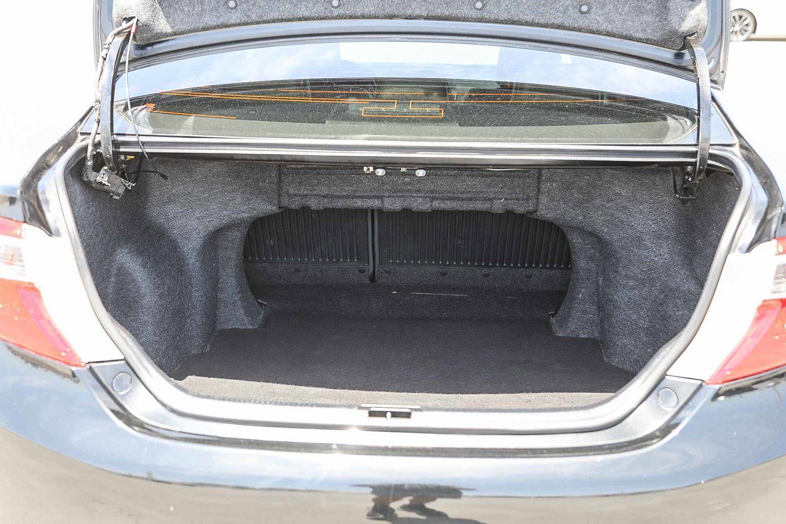 Used 2014 Toyota Camry SE w/ Leather Package FWD image 25