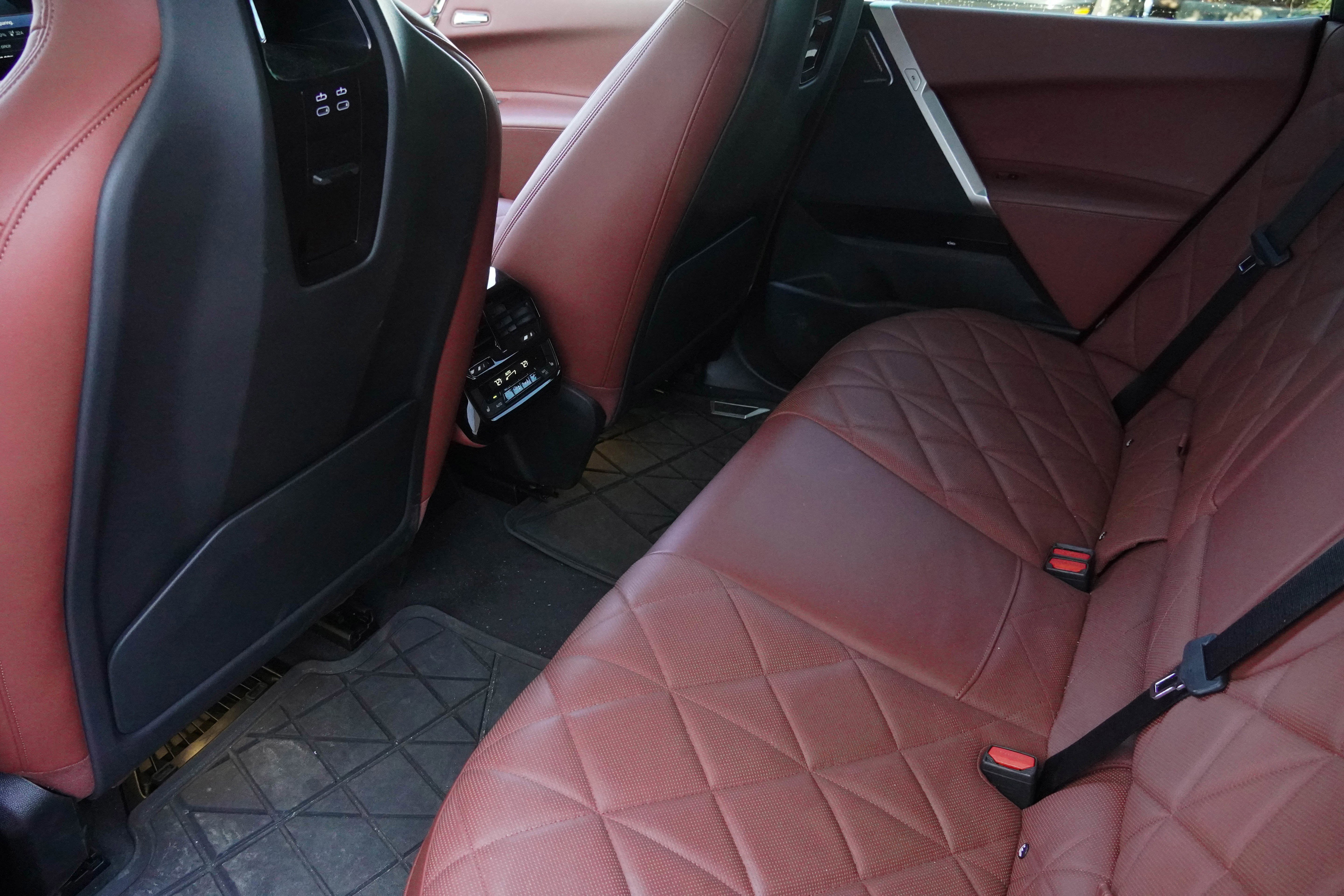 Certified 2023 BMW iX M60 w/ Executive Package AWD/4WD image 35