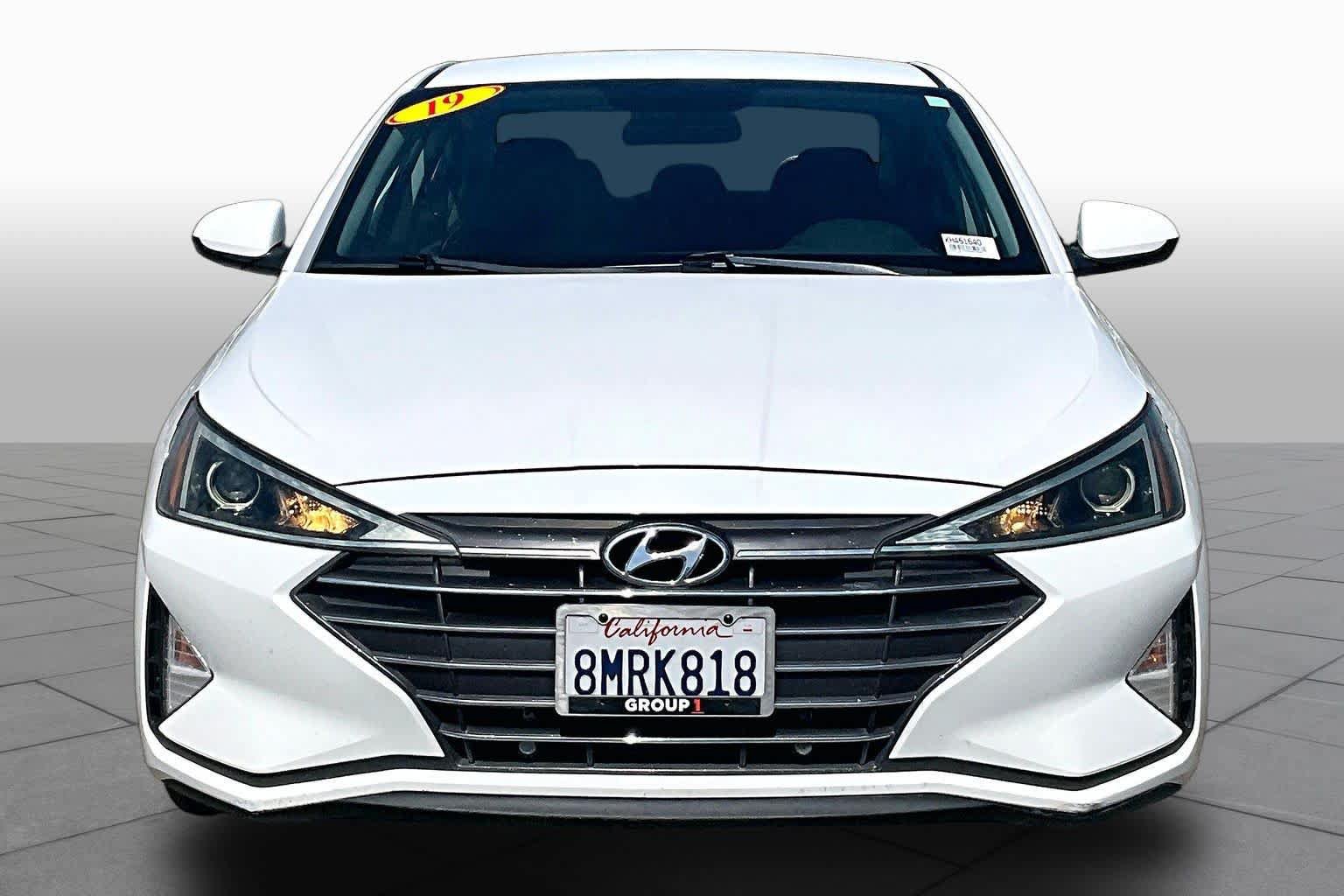 Used 2019 Hyundai Elantra SE w/ Cargo Package FWD image 3