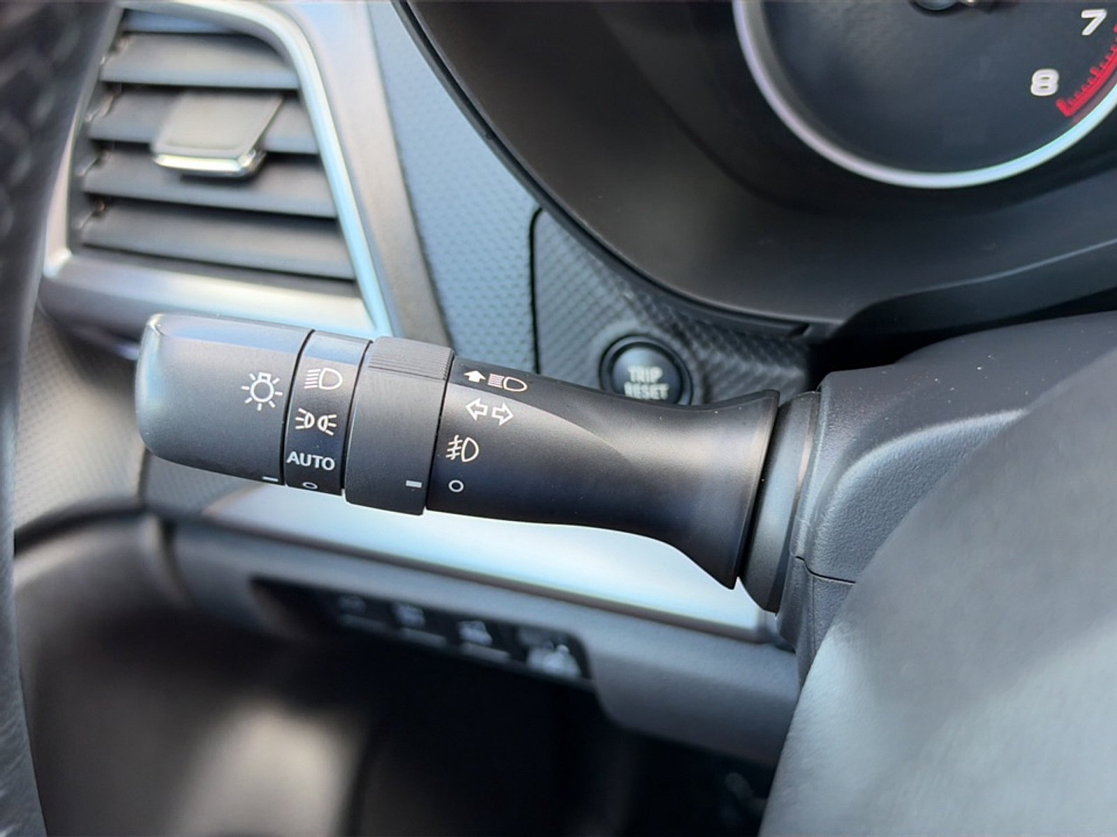 Used 2023 Subaru Forester Premium AWD/4WD image 31