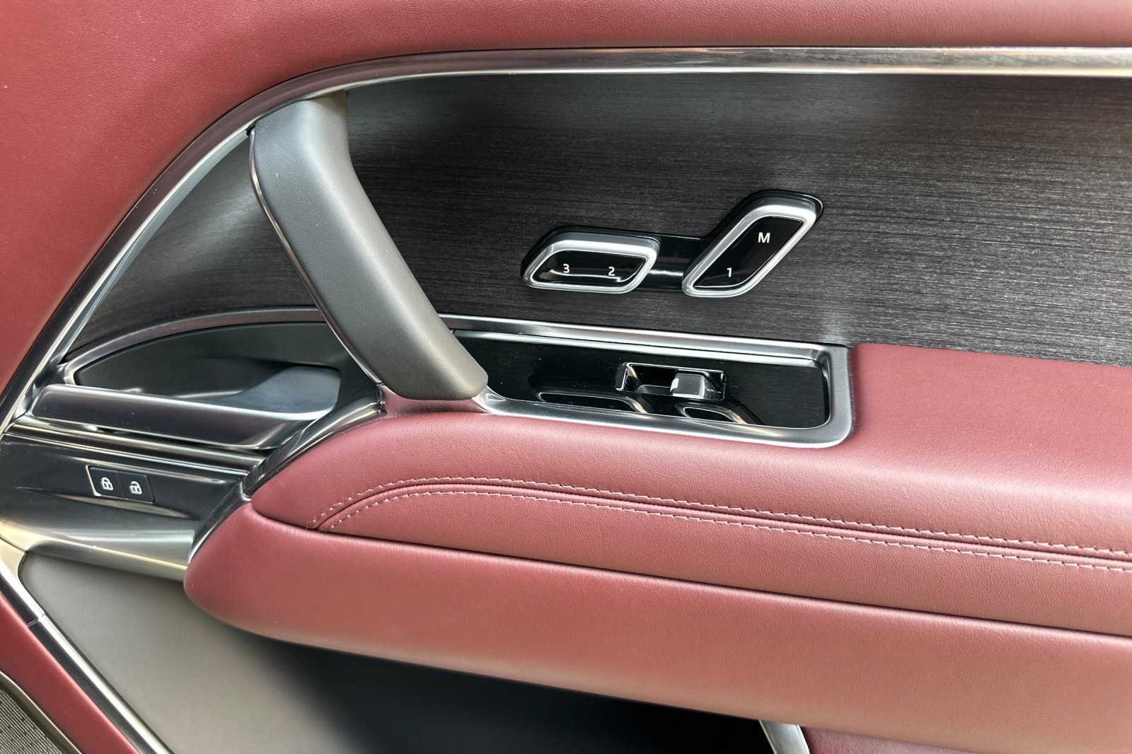 Used 2024 Land Rover Range Rover Autobiography image 19