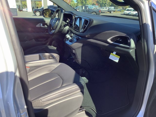 New 2026 Chrysler Pacifica Select image 37
