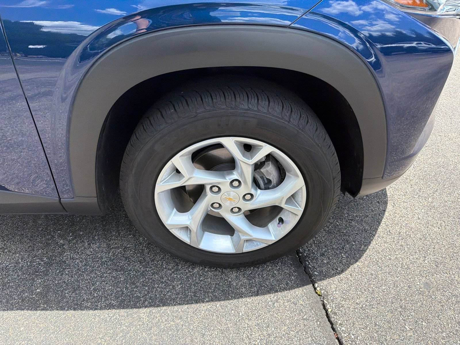 Used 2024 Chevrolet Trax LS w/ LS Convenience Package FWD image 30