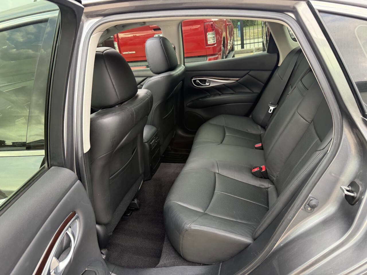 Used 2015 INFINITI Q70 3.7 RWD image 13