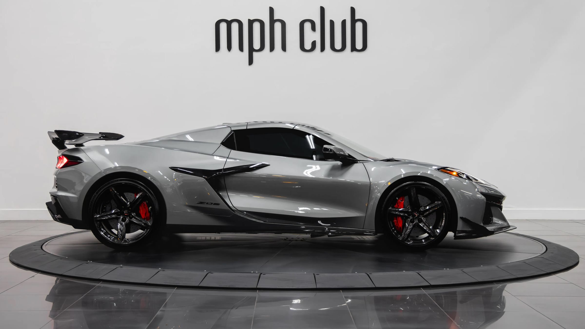 Used 2024 Chevrolet Corvette Z06 w/ Z07 Performance Package RWD image 10