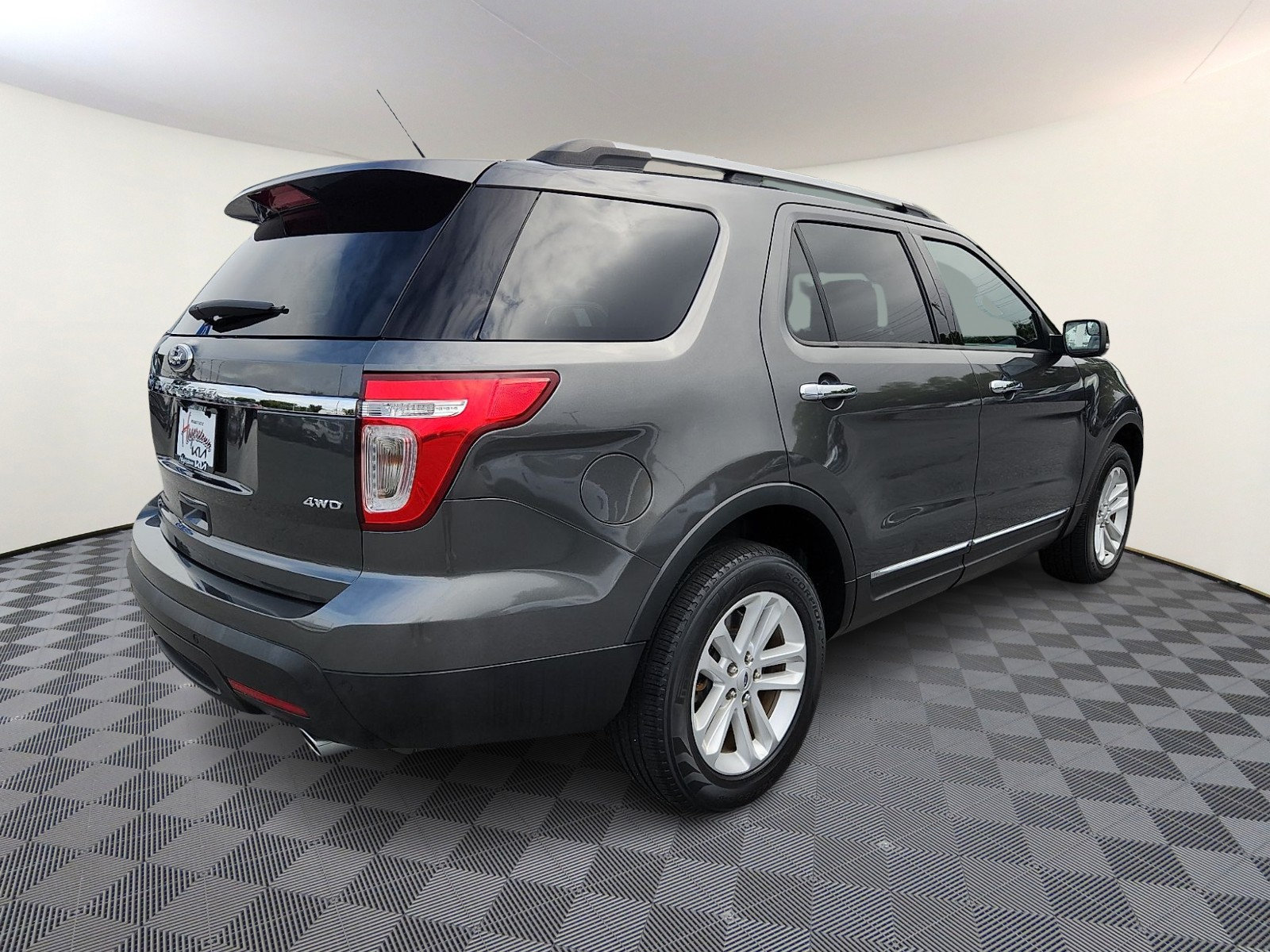 Used 2015 Ford Explorer XLT w/ Equipment Group 202B AWD/4WD image 6