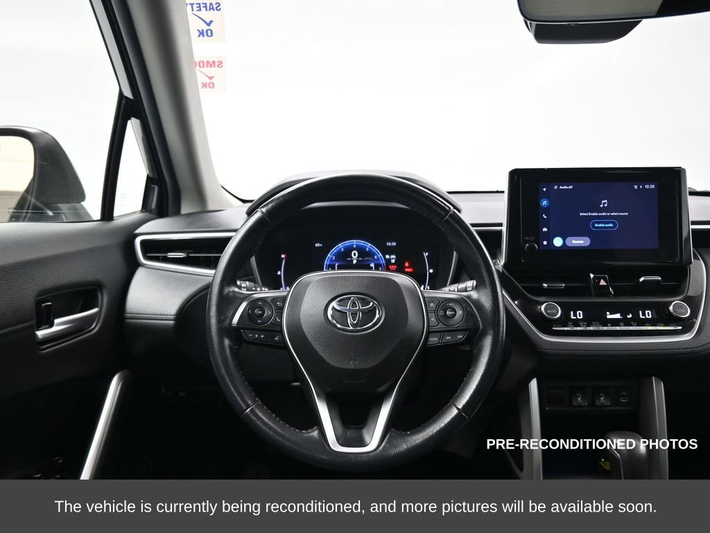 Used 2023 Toyota Corolla Cross XLE image 32