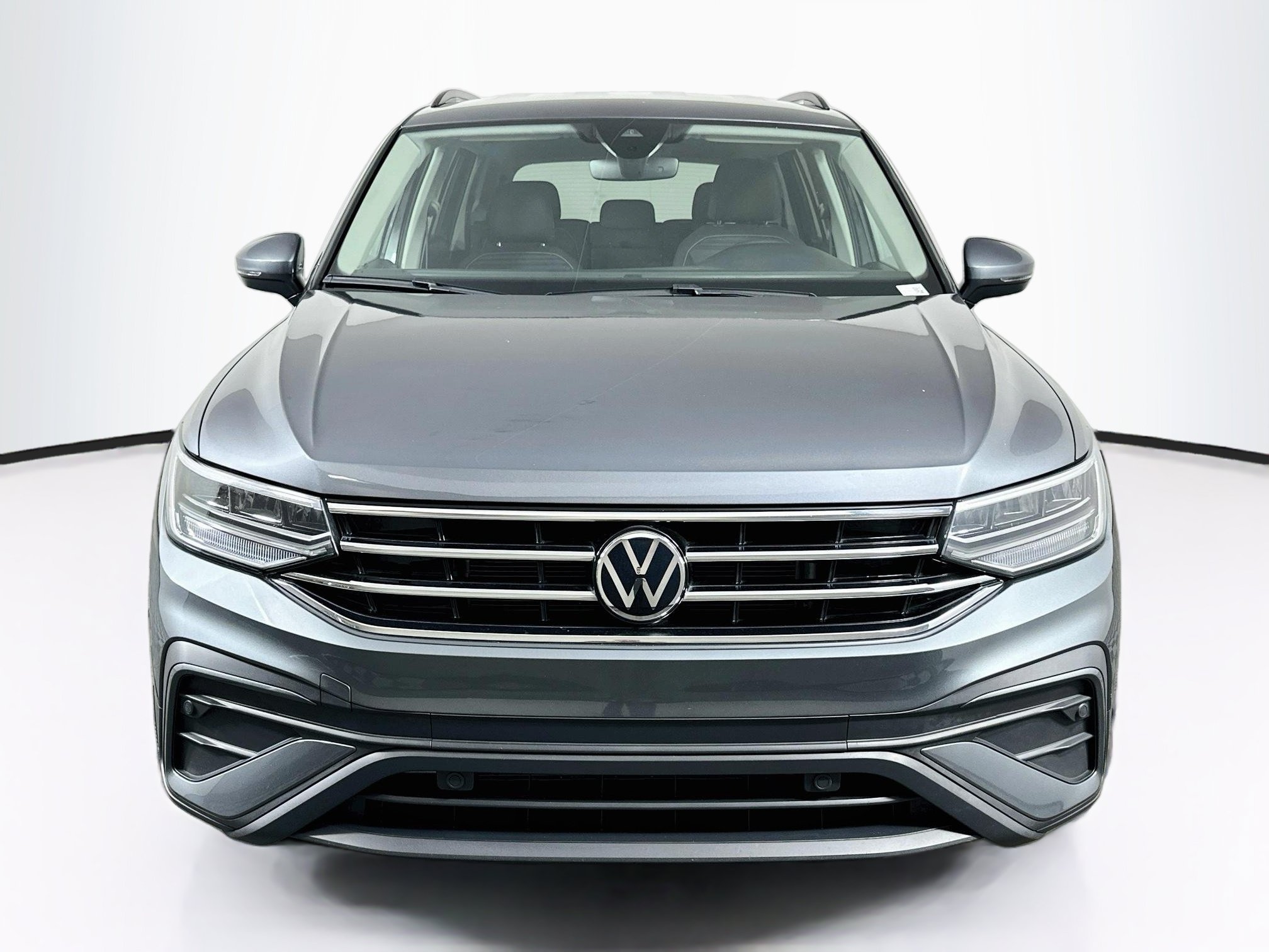 Used 2024 Volkswagen Tiguan S FWD image 2