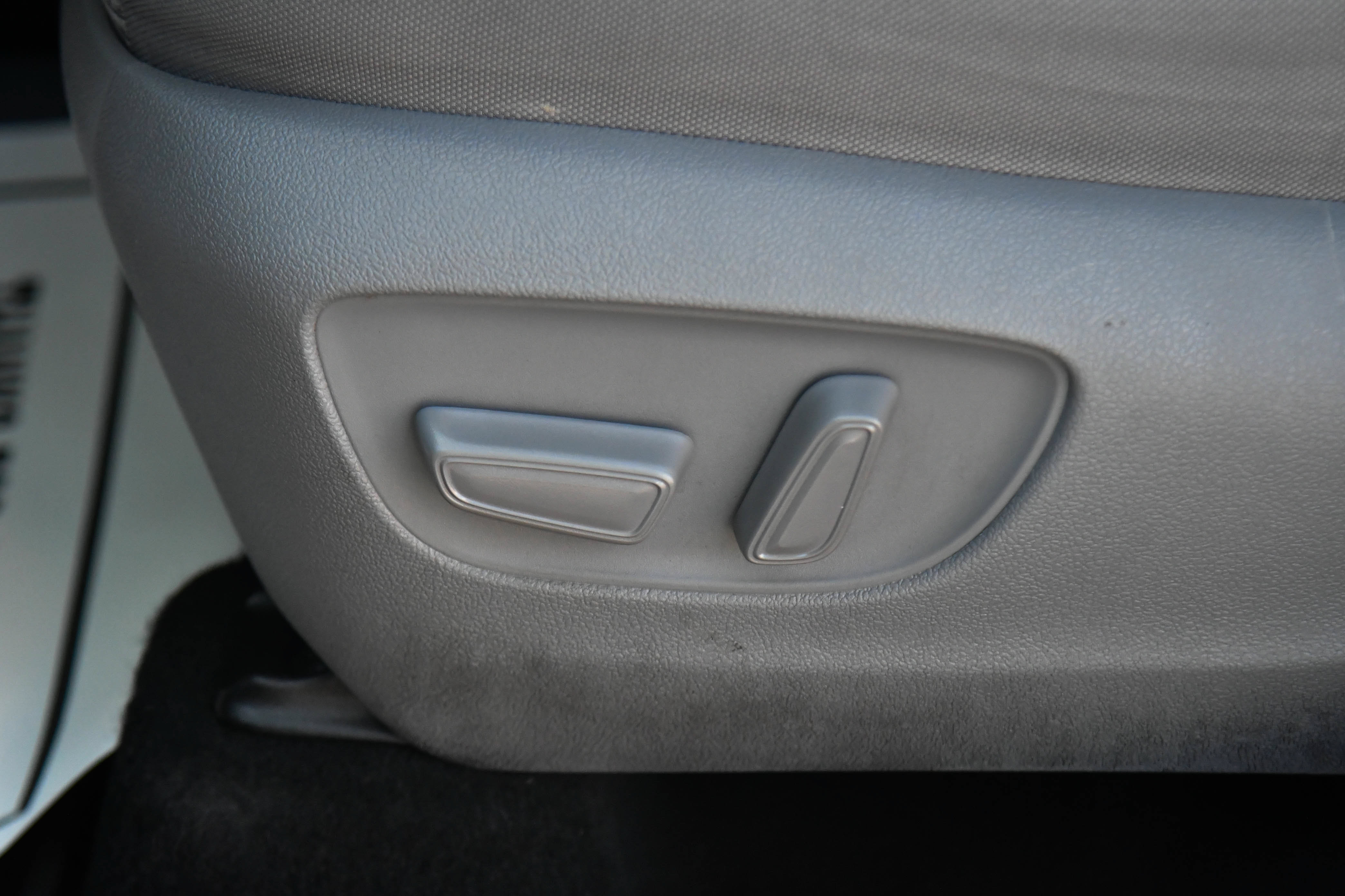 Used 2021 Toyota Highlander L FWD image 17