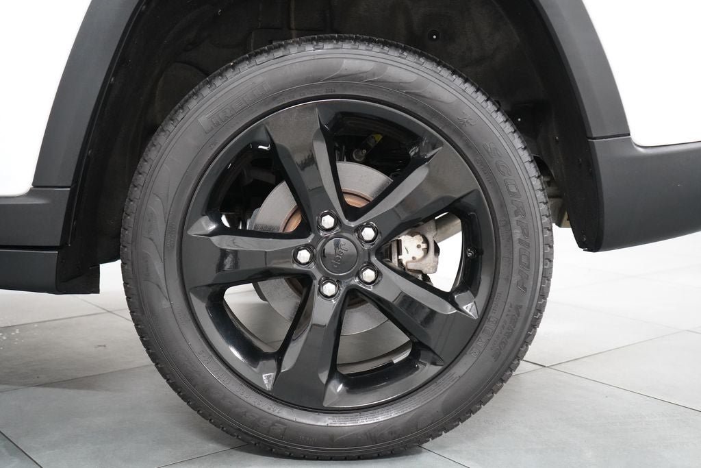 Used 2025 Jeep Grand Cherokee Limited w/ Black Appearance Package AWD/4WD image 32