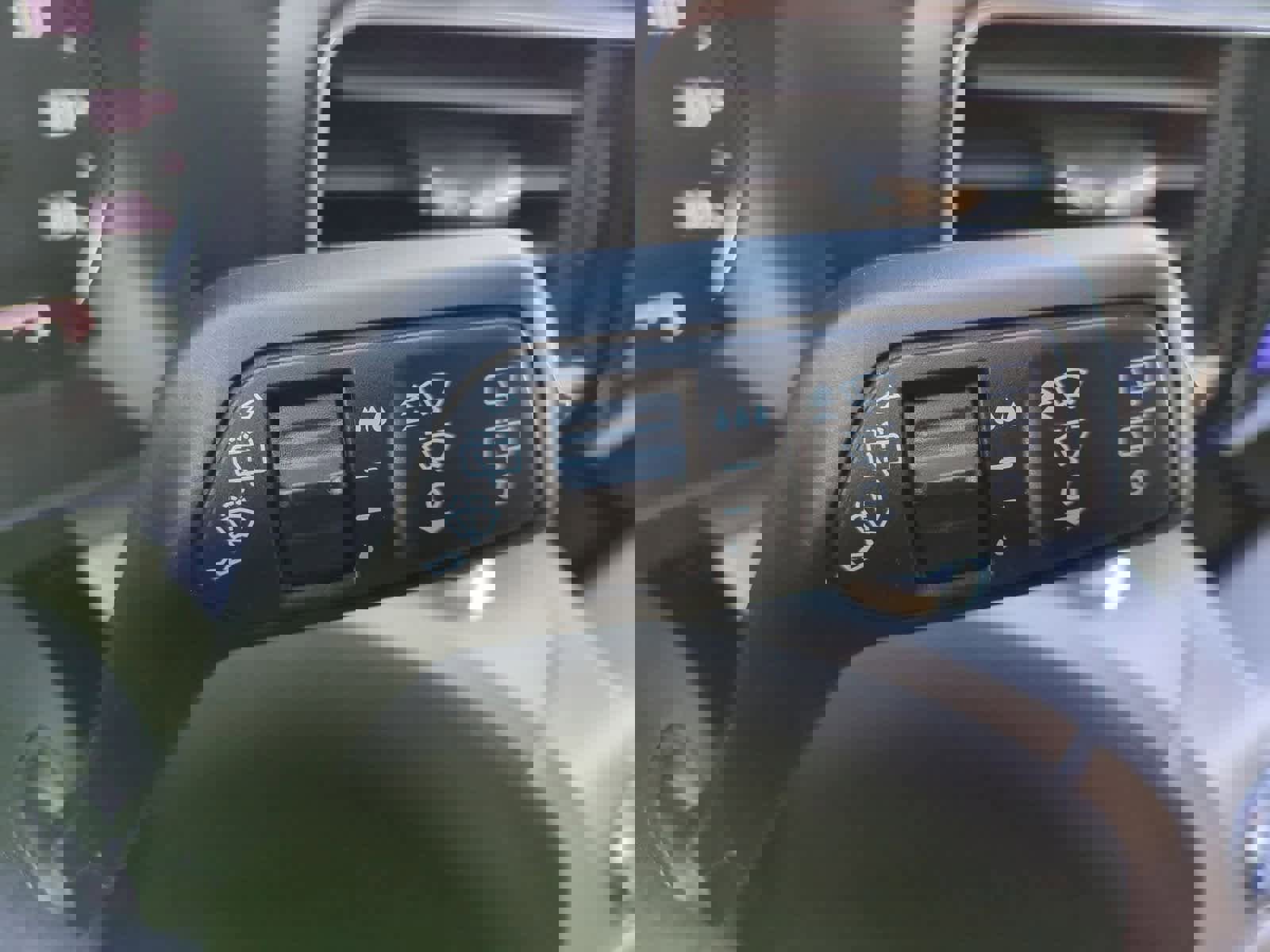 Used 2022 Ford Explorer XLT w/ Equipment Group 202A image 27