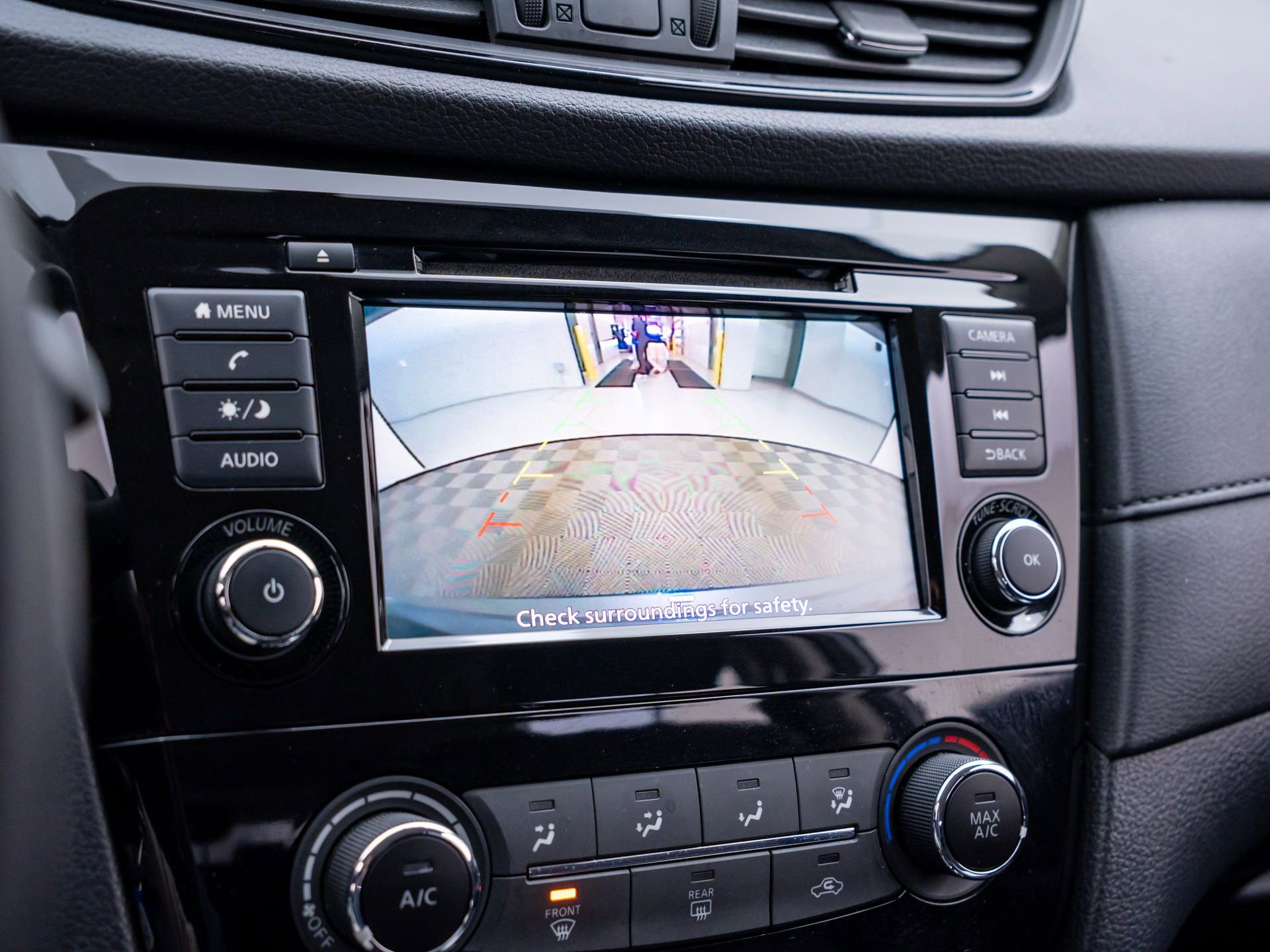 Used 2018 Nissan Rogue S AWD/4WD image 22