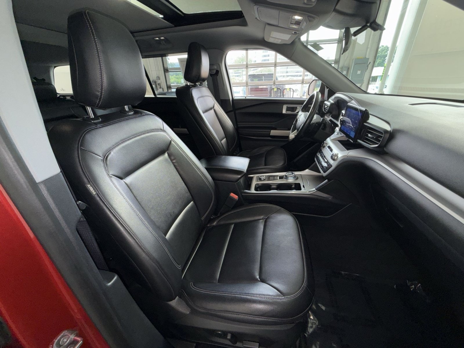 Used 2020 Ford Explorer XLT w/ Equipment Group 202A AWD/4WD image 26