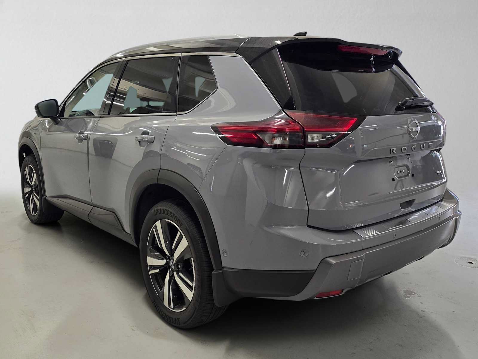 Used 2024 Nissan Rogue SL w/ SL Premium Package FWD image 3