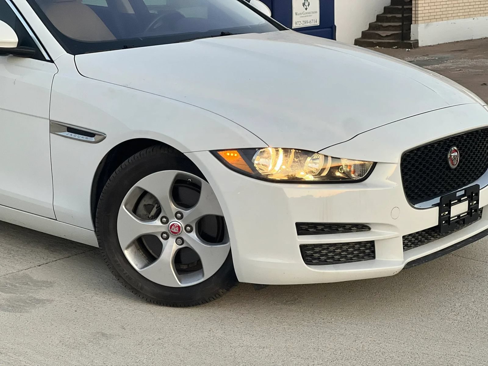 Used 2017 Jaguar XE RWD image 5