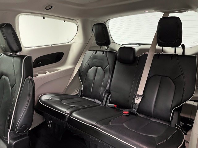 Used 2023 Chrysler Pacifica Limited FWD image 45