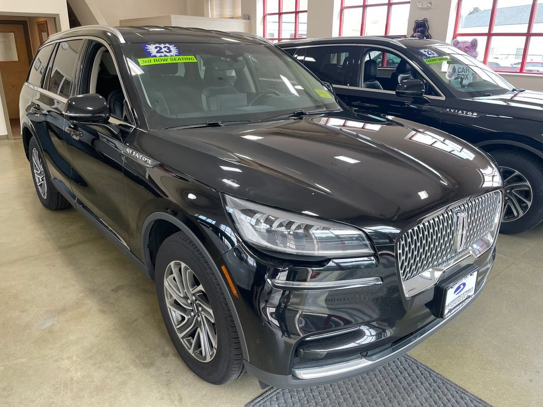 Used 2023 Lincoln Aviator AWD image 2