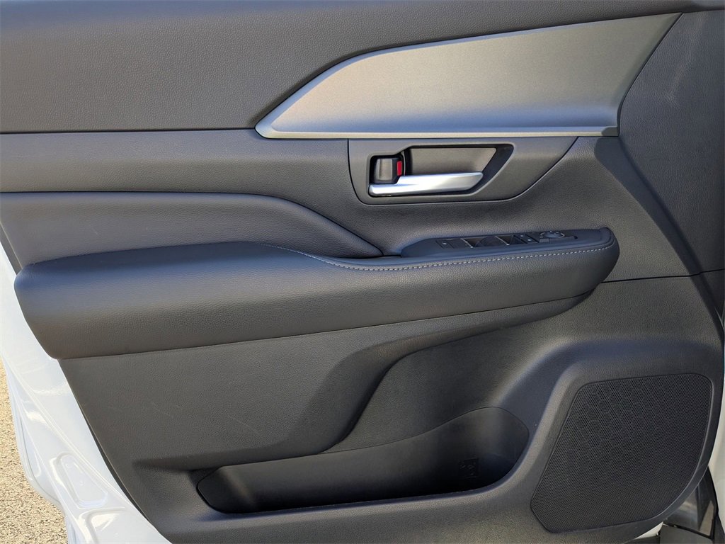 Used 2025 Toyota Grand Highlander FWD image 13