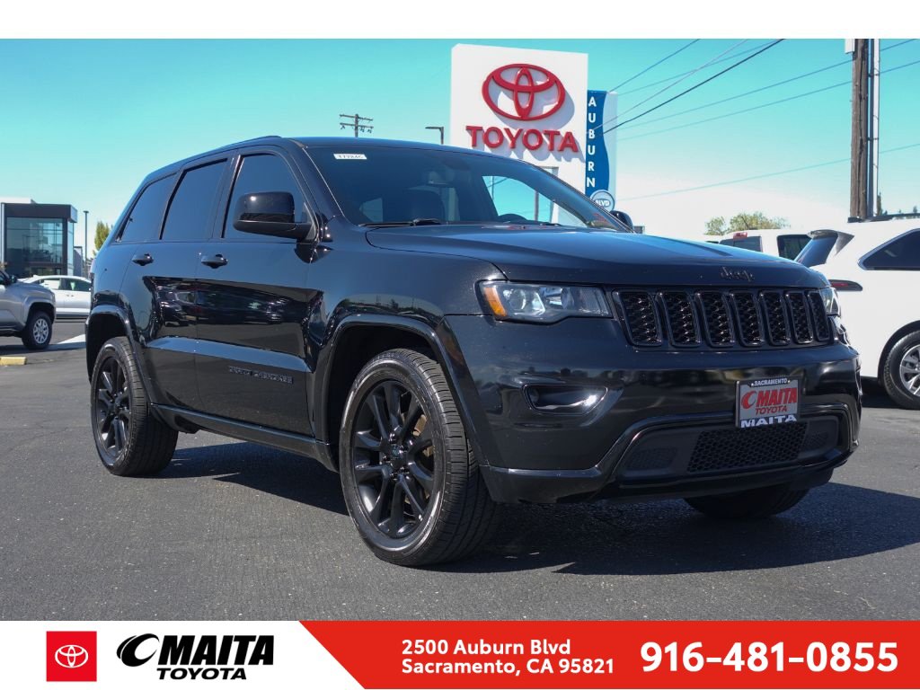 Used 2018 Jeep Grand Cherokee Altitude RWD image 1
