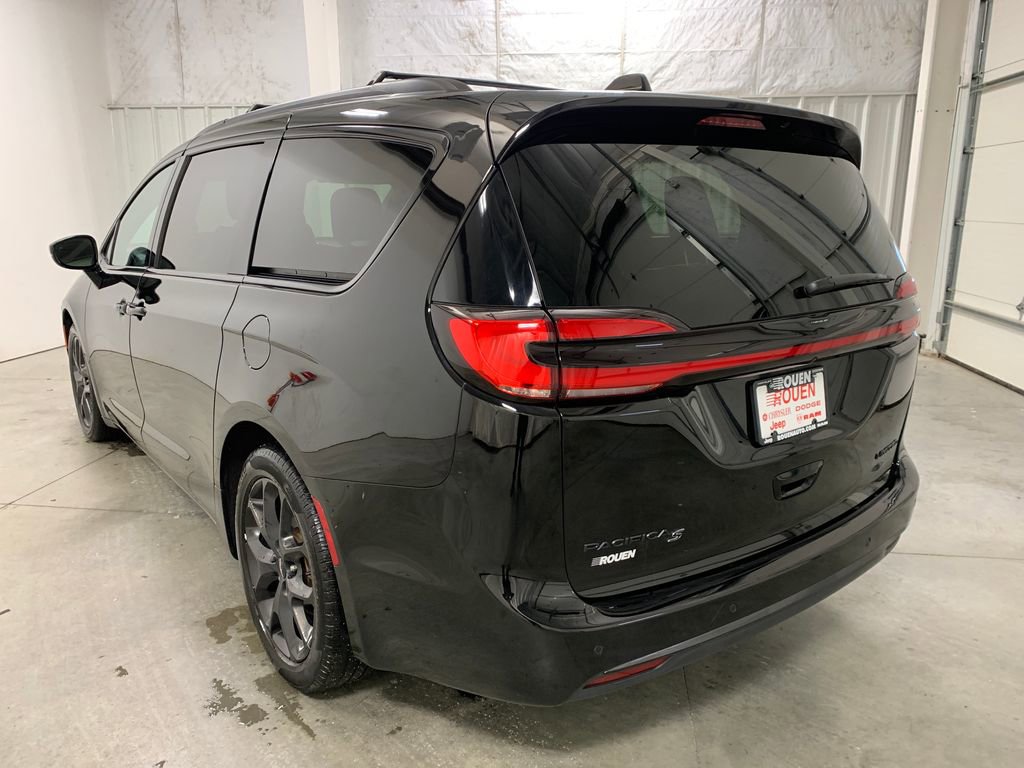 Used 2025 Chrysler Pacifica Limited image 25